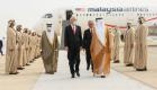 رئيس وزراء ماليزيا يصل إلى الإمارات في زيارة عمل