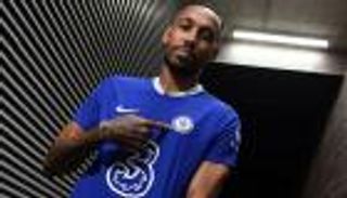 أوباميانج يخطف الأنظار في إيطاليا.. ما علاقة كيم كارداشيان؟