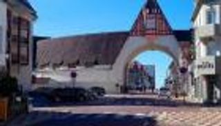 فرنسا تكرم الملكة إليزابيث على طريقتها.. مطار ومحطة مترو