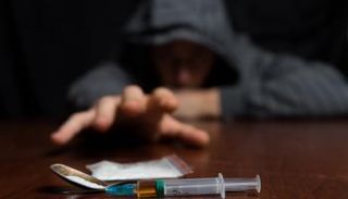 تناول المخدرات - أرشيفية