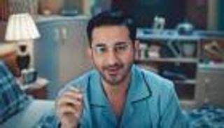 أحمد حلمي يعلن إصابته بفيروس كورونا من "السرير"