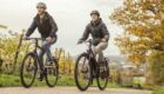 رياضات مهمة بعد تركيب مفصل صناعي.. احذر التنس والإسكواش