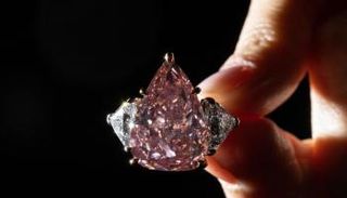 الماسة الوردية العملاقة