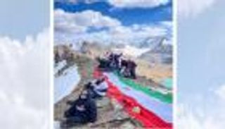 16 كويتية يصعدن إلى بحيرة جبلية صخرية على ارتفاع 3600 متر