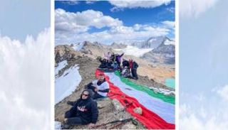 الفتيات الكويتيات أعلى البحيرة