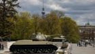 دبابات سوفيتية بوسط برلين.. "جدل الماضي" يطل برأسه