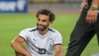 الزمالك يناديه.. رسالة غريبة لمحمد صلاح في مباراة مصر وليبيريا (فيديو)