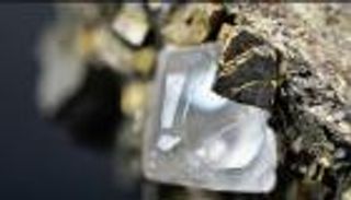 العثور على نوع نادر من الألماس.. كشف خبايا غريبة