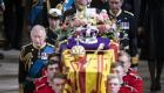 انتهاء الحداد الرسمي على إليزابيث.. الأسرة المالكة تخلع السواد