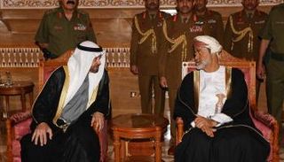 لقاء يجمع الشيخ محمد بن زايد آل نهيان والسلطان هيثم بن طارق