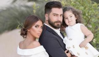 معتصم النهار مع ابنتها ووالدتها