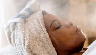 أضرار تنظيف البشرة بالبخار