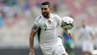 رياض محرز لاعب منتخب الجزائر