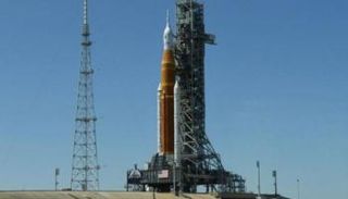 صاروخ وكبسولة 