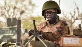عنصر من القوات المسلحة في بوركينا فاسو