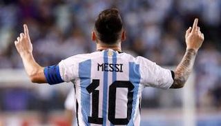 ليونيل ميسي قائد منتخب الأرجنتين
