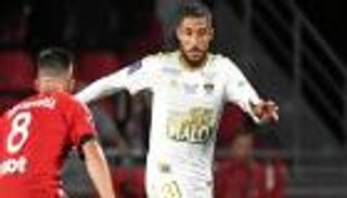منزل مُحطم وسجائر.. أزمة خارج الملعب تطارد بلايلي في فرنسا