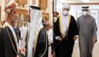 الإمارات وعُمان "يدًا بيد".. مشهدان جسدا متانة العلاقة الأخوية