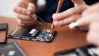 حرفة ووظيفة.. تدريب ينتشل المعاقين بالصومال من البطالة