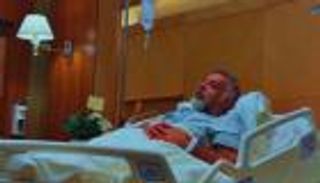 عملية جراحية للفنان الكويتي حسن البلام بعد تعرضه لأزمة صحية