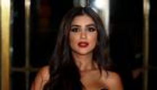 مي عمر تتخلى عن "القصير".. إطلالة بالأسود تخطف الأنظار (صور)