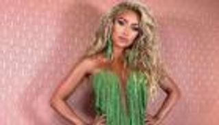 مايا دياب في إطلالة "عارية" بفستان الفراشة (صور)