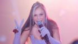 نيكول سابا تخطف الأنظار في رأس السنة بـ"سمك القرش" (صور) 