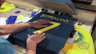 قميص كريستيانو رونالدو في متجر النصر