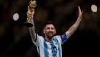 بـ160 كلمة و4 صور.. ميسي يودع عام 2022