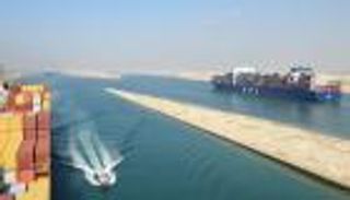 بحمولة 4.6 مليون طن.. عبور 77 سفينة لقناة السويس بيوم واحد