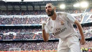 كريم بنزيما مهاجم ريال مدريد