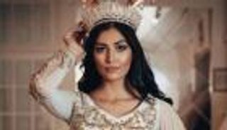 القبض على ملكة الجمال وحيدة قروج في الجزائر (صور)