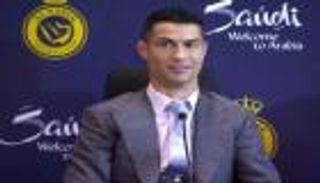 لقطة مفاجئة تثير إعجاب كريستيانو رونالدو خلال تقديمه مع النصر (فيديو)