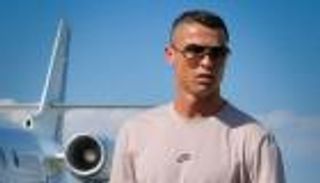 وبدأت الرحلة.. كريستيانو رونالدو يصل إلى السعودية (فيديو)