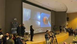 متابعة لحظة إطلاق القمر الصناعي 