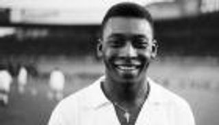 من ليبيا إلى سرير الموت.. حقيقة 5 صور جدلية حول بيليه