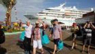 "أماديا".. أول سفينة سياحية أوروبية ترسو في فنزويلا منذ 15 عاما "صور"