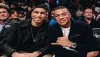 بأغنية ساخرة.. جمهور الأرجنتين يحرج مبابي في دوري السلة الأمريكي (فيديو)