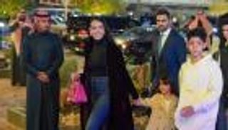 عباءة جورجينا تخطف الأنظار في حفل تقديم رونالدو.. كم سعرها؟ (خاص)