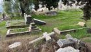 بالصور.. أيادي التطرف تعبث بمقابر مسيحية في القدس