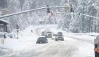 غضب الطبيعة يطارد أمريكا.. كاليفورنيا تتأهّب لـ"عاصفة وحشيّة"