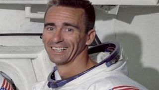 رائد الفضاء والتر كاننجهام