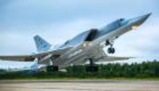 أبرز أسلحة الجيش الروسي.. "البجعة البيضاء" تحلّق بالترسانة المخيفة