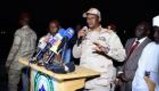 "بطارية موبايل" تعيد الحرب الأهلية لدارفور.. حميدتي يتعهد بالشفافية 