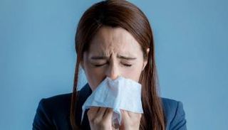 ينذر اللون الأخضر للبلغم بالإصابة بعدوى بكتيرية