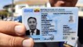 لانتزاع حضانة بناته.. أب في الإكوادور يغير جنسه إلى "أنثى"