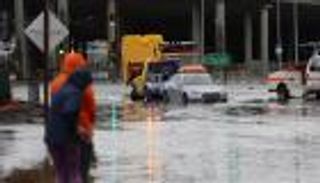 بعد عاصفة القرن.. قنبلة إعصارية تنشر الخراب بكاليفورنيا