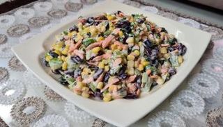 طبق سلطة الفاصولياء بإحدى الطرق الشهية