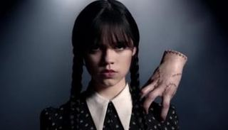 لقطة من مسلسل "وينزداي"