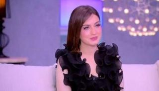 الإعلامية ياسمين عز